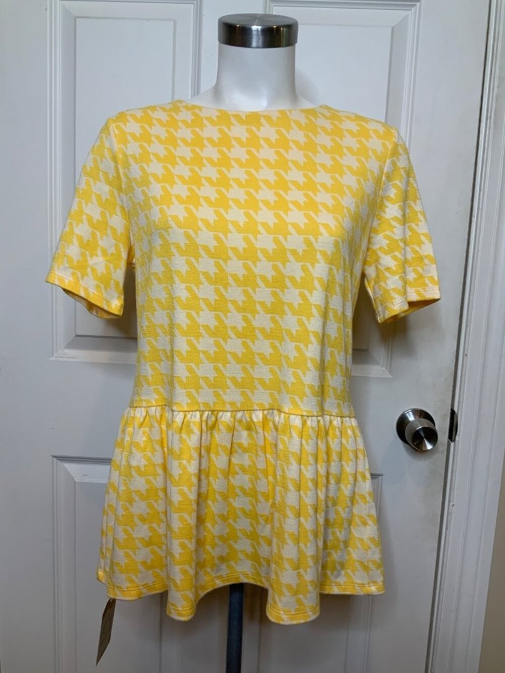 Tyler Boe Yellow White Houndstooth Peplum Short Sleeve Top, Size M